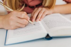 How to Write a Scholarship Essay That Wins in 2026