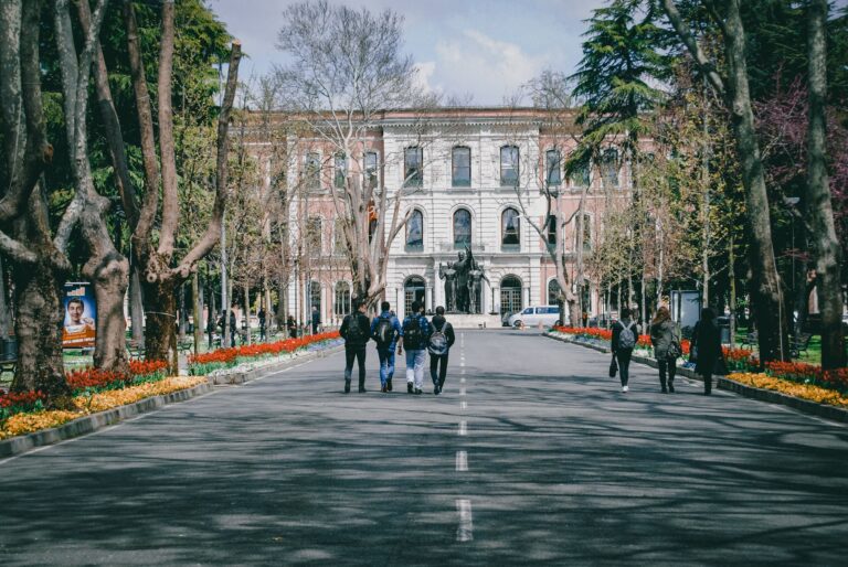 How to Find a University With Low Tuition Fees